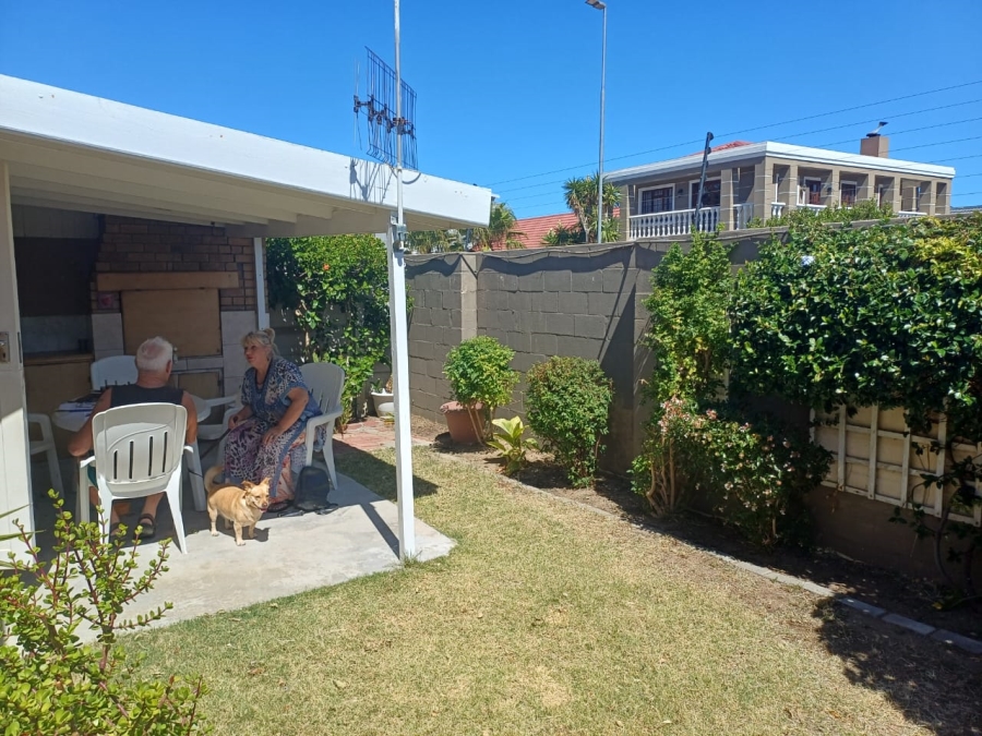 2 Bedroom Property for Sale in Gordons Bay Central Western Cape